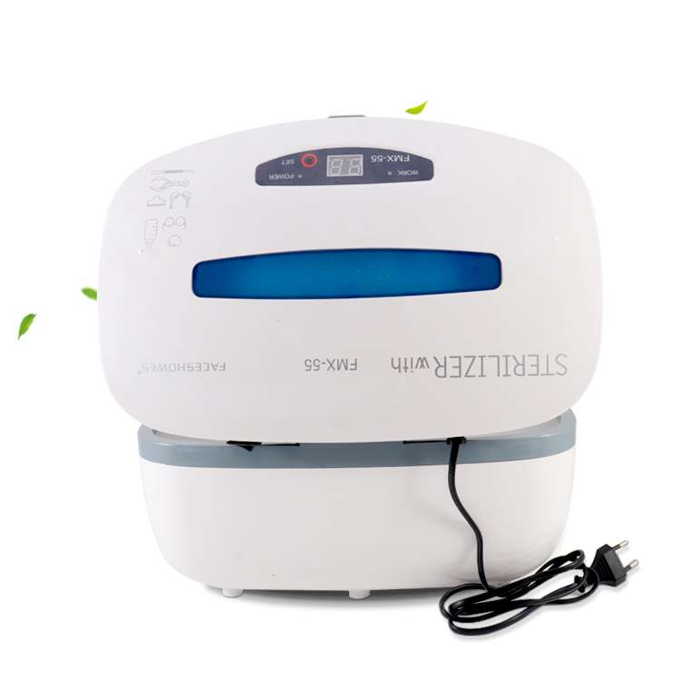 Siguranță sporită – lampa UV se oprește automat la deschiderea capacului