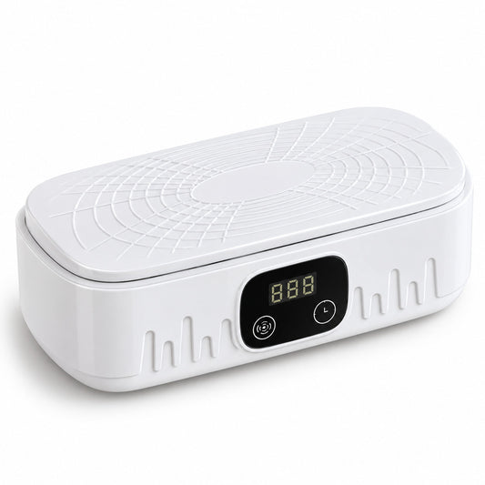Aparat compact de curatare cu ultrasunete 400 ml, cu afisaj digital, carcasa alba din ABS si capac inchis, vedere oblica pe fundal alb