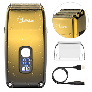 Aparat de Ras Shaver & Trimmer Profesional Hatteker | 3 Lame, Display LED, 7500 RPM prezentat alaturi de capul de taiere detasabil, capacul de protectie din plastic si cablul USB.