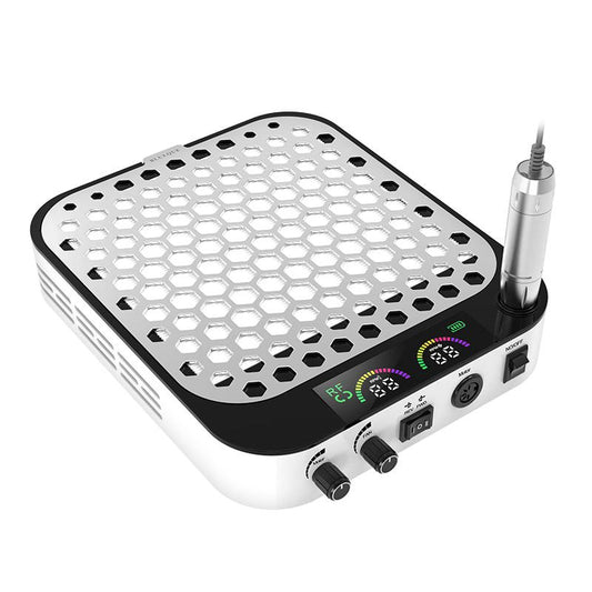 Aspirator cu Freza Manichiura 2 in 1 Blueque 858-18Plus | Set Capete Inclus prezentat pe fundal gri, evidentiand grila metalica tip fagure, mandrina argintie pozitionata in suportul lateral si panoul digital frontal.