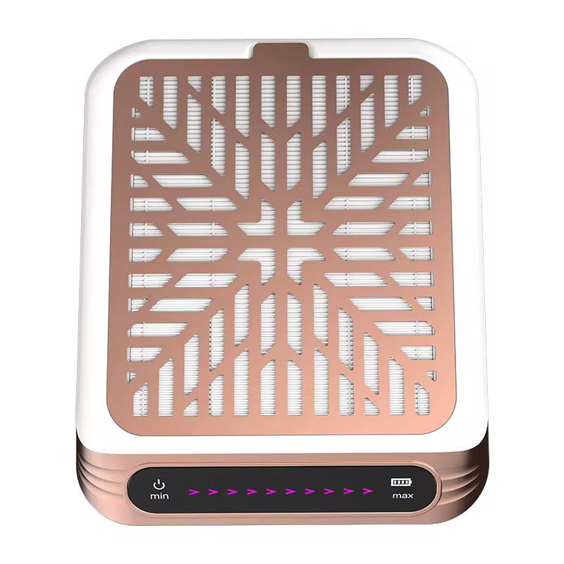 Vedere de sus a aspiratorului patrat cu grila metalica rose gold si ecranul digital negru pozitionat la baza aparatului.