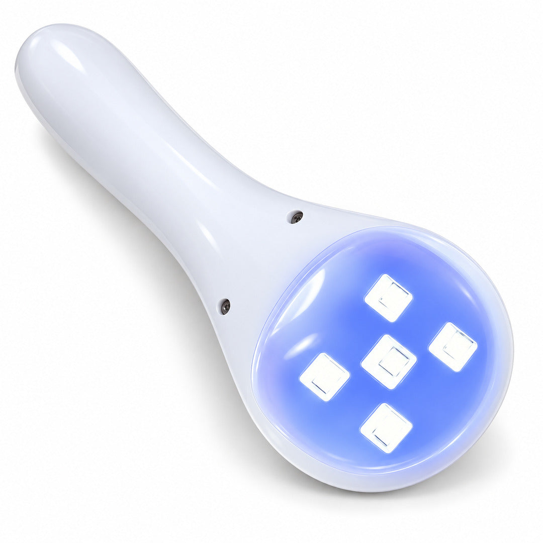 Mini lampă UV LED reîncărcabilă pentru unghii, cu 5 LED-uri pentru polimerizarea produselor compatibile, vedere inferioară.