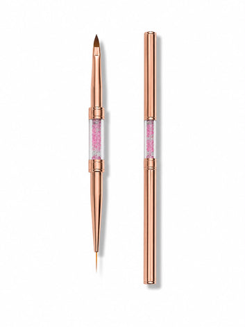 Prezentare detaliata a varfurilor active pentru pensula duala Cosmeticos: capatul subtire si lung de 11mm ideal pentru pictura French sau linii geometrice si capatul ascutit (limba de pisica) pentru intinderea uniforma si curata a gelului in zona cuticulei.