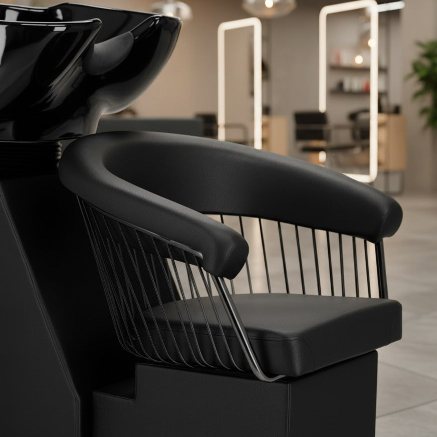 Scafă premium pentru coafor și barber shop Zoe amplasată într-un salon modern cu design elegant și profesional