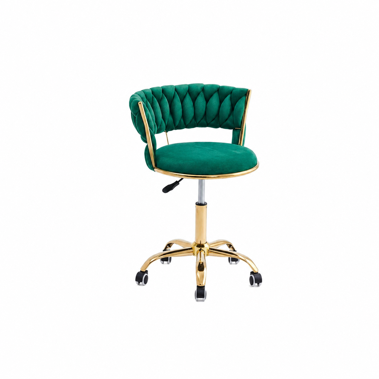 Scaun profesional pentru salon tapitat in catifea verde smarald, cu spatar matlasat, piston pe gaz si baza metalica cu roti de culoare aurie, pe fundal alb.