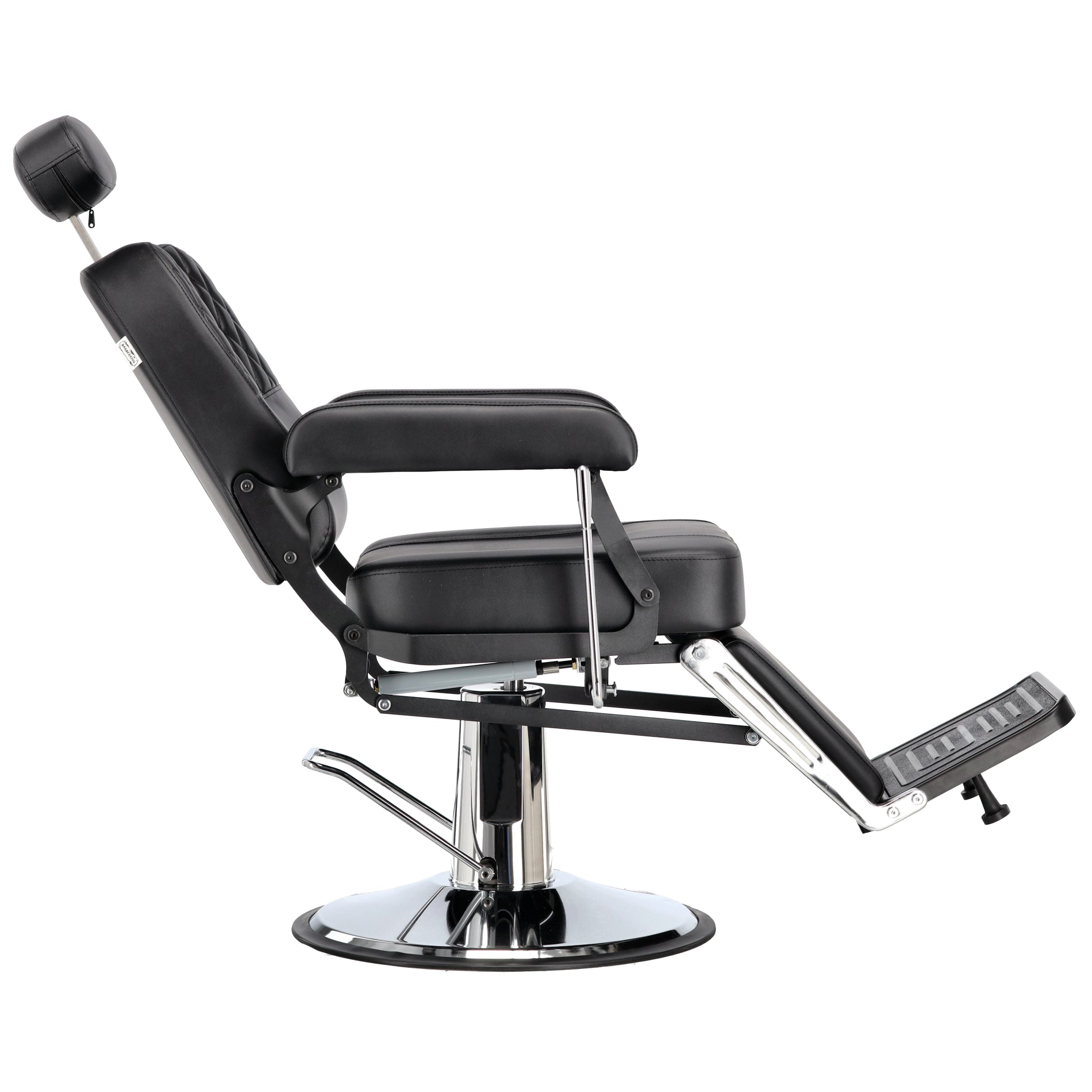 Scaun de barber model Nestor cu spatarul si suportul de picioare reglate in pozitie semi-inclinata, evidentiind detaliile argintii ale structurii.