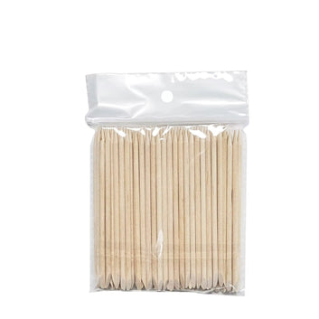 Set profesional de betisoare din lemn pentru manichiura, ambalat intr-o punga de plastic sigilata, prezentat central pe fundal alb.