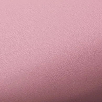Macro-fotografie ce evidentiaza textura fina, mata si calitatea materialului din piele ecologica roz folosit pentru tapiteria suportului.